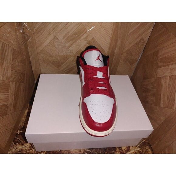 New Jordan 1 women's White Gym Red 2022 - DC0774-160 size 8.5 - Picture 7 of 10